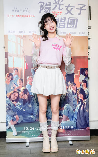 新人一出道就被「關進監獄」 何曼希首演戲對打大咖女星