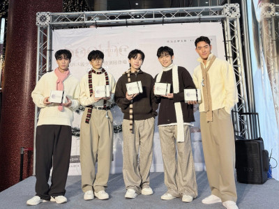 AcQUA源少年交換禮物成爆料大會  團員驚收無用小物