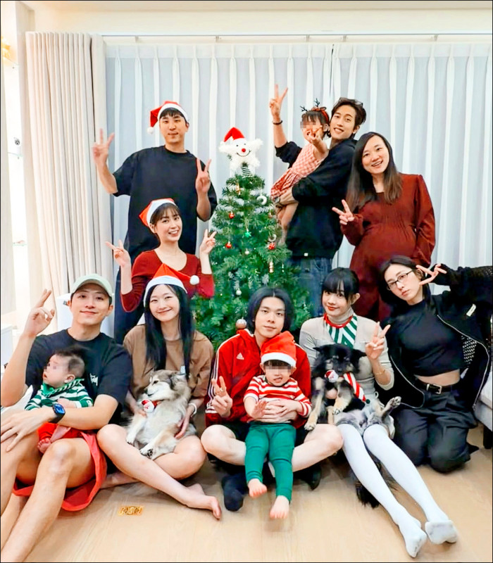 范姜彥豐曬星友耶誕暖照 《全明星》站隊名單掀議