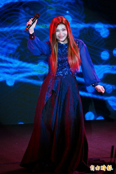 洗一顆頭才賺20塊！「洗頭妹」熬成台語天后血淚曝光