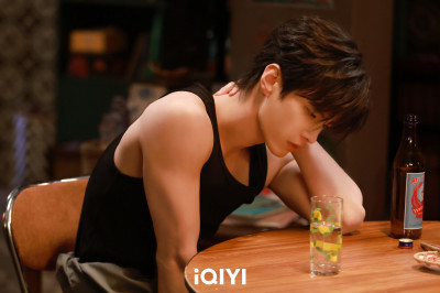 虞書欣婚紗照曝光 跨坐激吻挑逗：我不是小孩了