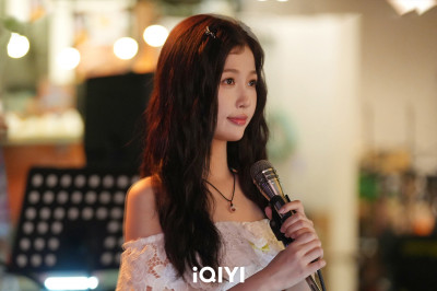 男星揪虞書欣吃火鍋「熱到脫衣」 結實臂肌現形掀暴動