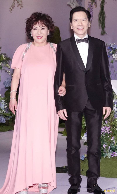 結婚45年還很猛！向太語出驚人：無性婚姻不成立 爆向華強「那方面真的強」