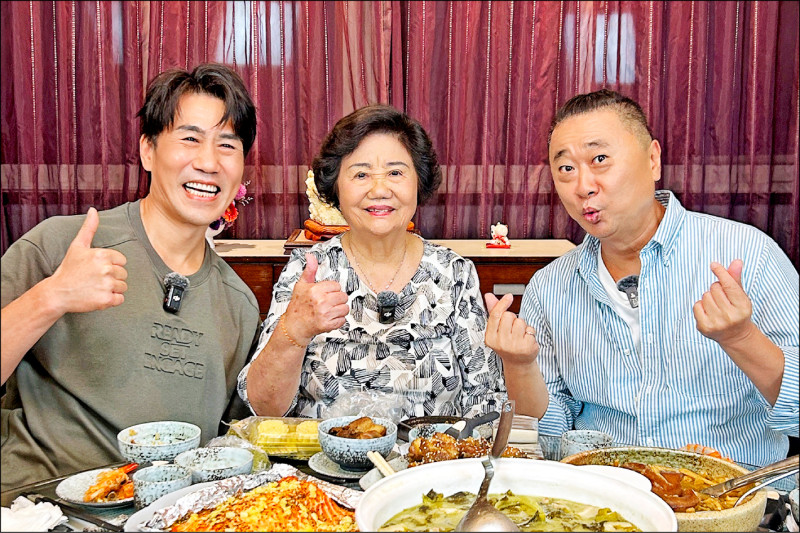 羅時豐86歲媽秀廚藝 邰智源蹭飯咬牙嚐香菜