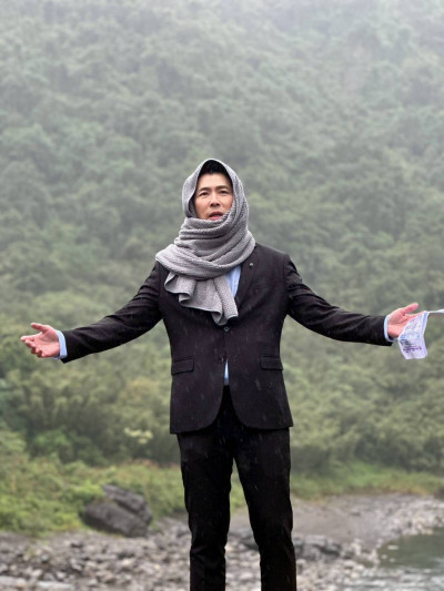 八點檔男星為救兒子跳橋 湖水刺骨拍到失溫...驚曝險溺瞬間