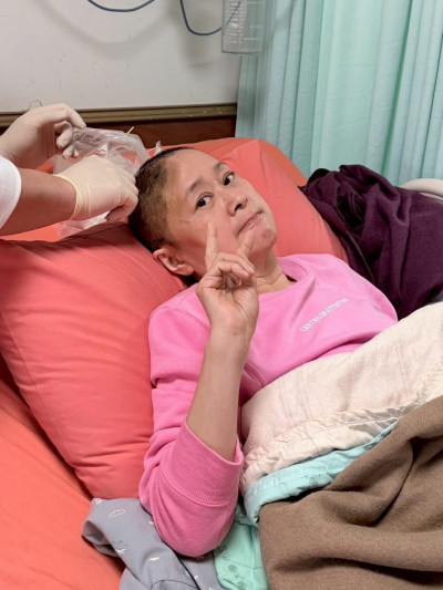 王月11月在家暈倒！緊急開顱動刀 兒子簽下「生命急救同意書」