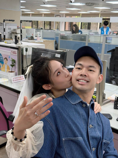 陳大天閃兵後曝喜訊!元旦宣布結婚 甜吻小9歲劉樸