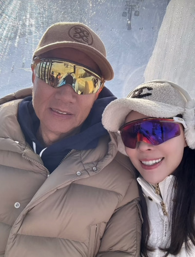 歷經喪母之痛！郭台銘揪曾馨瑩赴日跨年放閃…白髮蒼蒼近況曝光