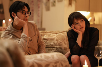 蘇晏霈薄紗誘惑超渣人夫 邪惡視角炸出「超深事業線」