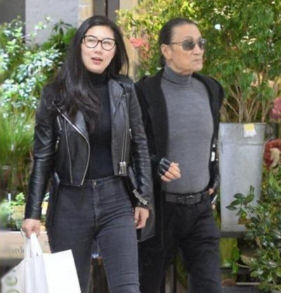 謝賢小49歲前女友罕現身！爆收「8088萬天價分手費」竟沒否認