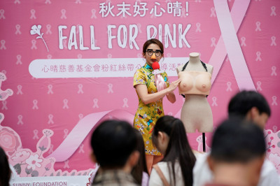 郭書瑤穿旗袍當眾「捏乳頭」開黃腔遭母撞見狠嗆：沒家教