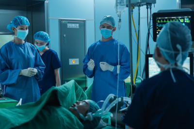 神醫卻提前領便當？温昇豪和李進良正妹女兒《整形過後》全出意外