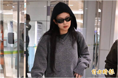 BLACKPINK Jennie降落台北 穿搭簡約不簡單