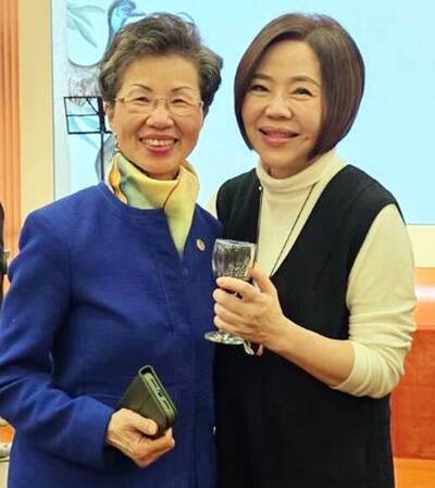 于美人同框張小月  傑出女強人惺惺相惜