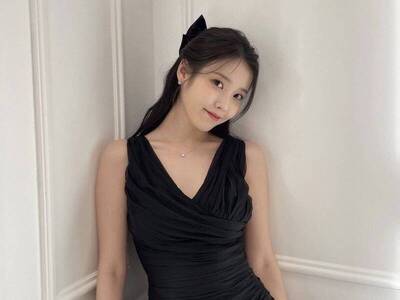 被捕捉與男友李鐘碩穿「同款毛衣」? IU霸氣回應酸民 笑翻網友