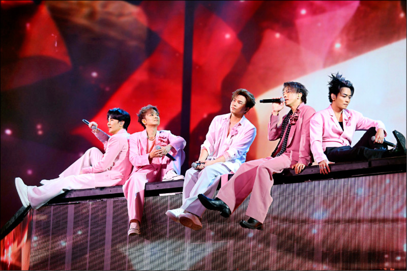 Energy攻蛋終場5帥淚漣漣 散場歌迷不捨 團員清唱分合約定再相見