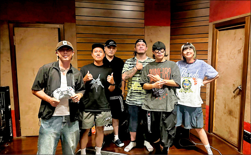 玖壹壹攜手怕胖團翻玩浪人情歌 春風最帶勁