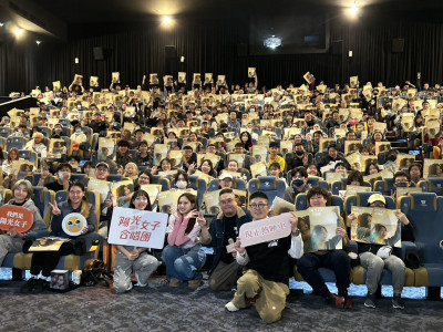 連女警都被擊中！《陽光女子合唱團》票房衝破2700萬「逼戲院加場」