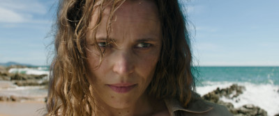 社畜大逆襲！瑞秋麥亞當斯《荒島囚救》顛覆權力結構怒槓慣老闆