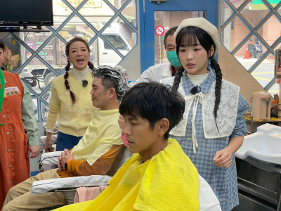 籃籃服務洗頭「洗到濕身」！阿翔後腦杓受撞擊表情僵硬