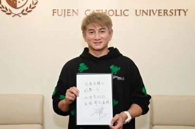 吃苦當吃補!吳奇隆回母校領獎 運動員底氣校長全說了