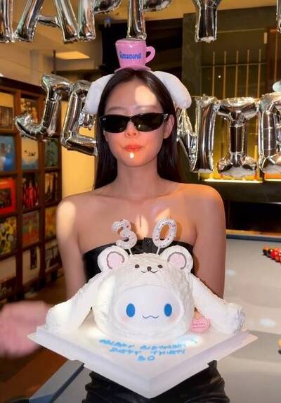 Jennie昔室內哈菸挨轟   慶生把蠟燭當香菸叼被酸爆