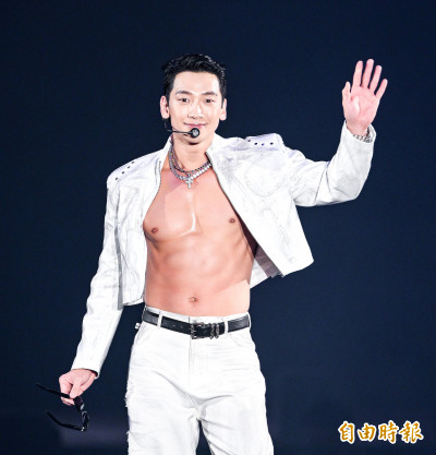 （直擊）RAIN變臉了！突點名台粉上台：我是可以不唱的