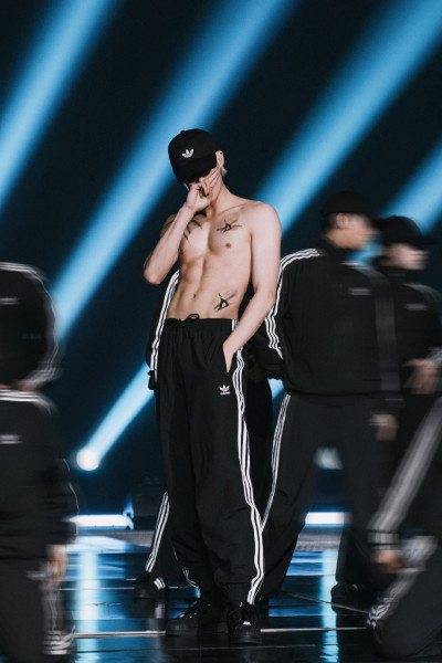 43歲Rain對上27歲王鶴棣 「冰塊肌」與「薄肌」對決荷爾蒙爆表