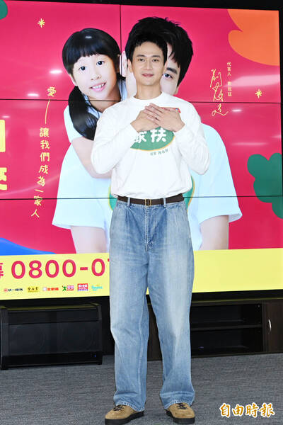 比搶頭香還熱門！劉冠廷大年初一廟口現身 秒變追星現場