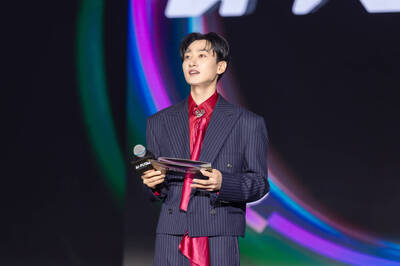 銀赫主持台灣選秀「成員嗨喊很香」 製作人B2掰咖現身原因曝