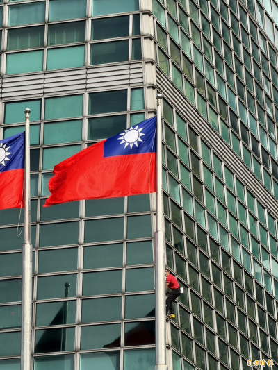 霍諾德完攀101 賴清德大呼感動：讓世界看見熱情美麗的台灣