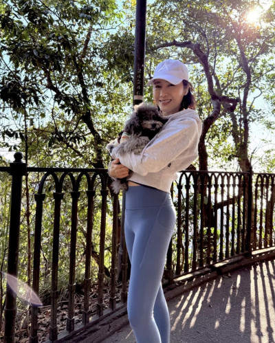 54歲資深玉女身材驚人！少女體態彈出蜜桃臀 上街震撼網友