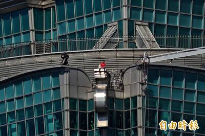 91分鐘徒手爬完台北101！霍諾德「更新人類極限」全網跪