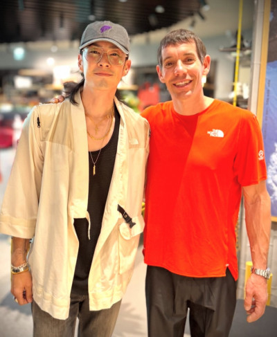 阿信快看！「恆星之城」才宣布下一站 吳建豪搶先和登頂101的霍諾德同框