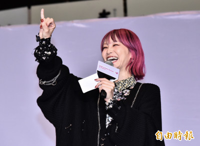 （直擊）LiSA現身北車遇火災警報！獻唱《紅蓮華》祝3千人：馬上有票