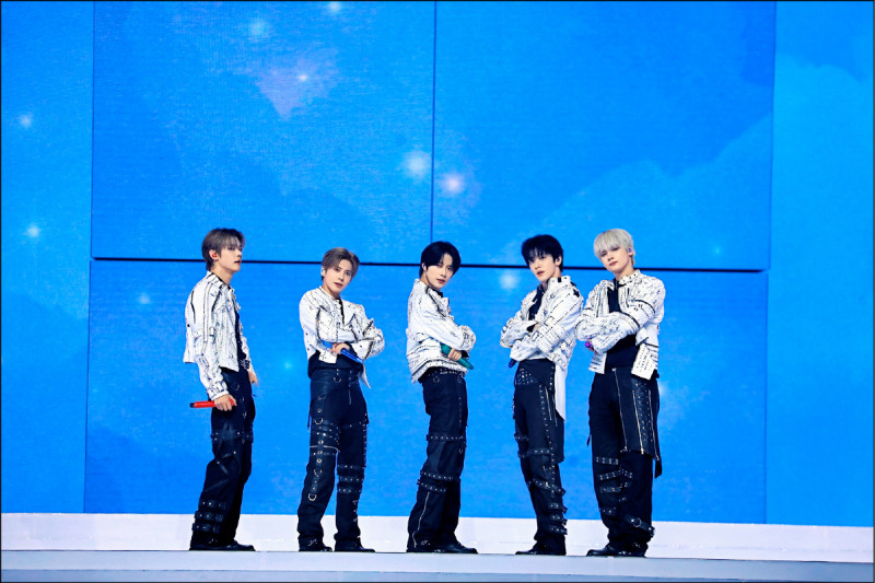 TXT攻大巨蛋中文力全開 甜喊讓2.5萬MOA幸福