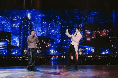 阿信不信邪？連摔兩次被罵翻的粉紅外套又上身 蕭秉治快跑離場