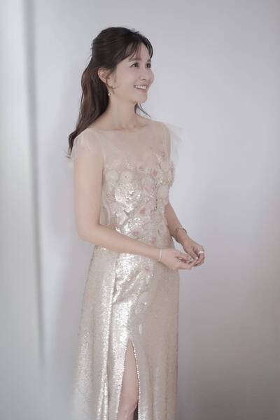 吳怡霈主持尾牙 震驚「像國際研討會」