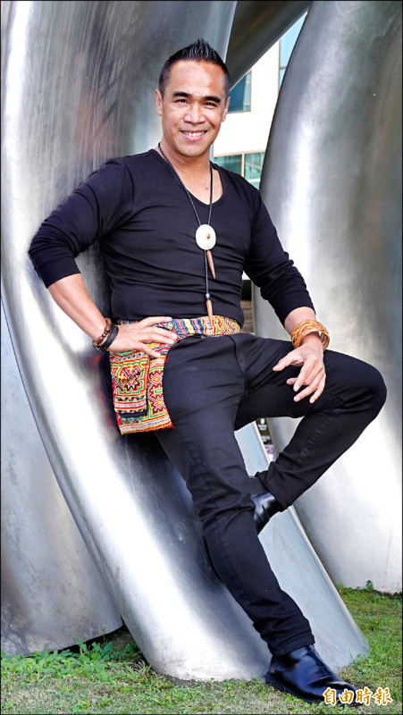 失意歌手從油漆工華麗轉身國際藝術家 優席夫畫出傳奇人生