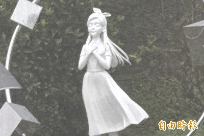 （影）雕像重現大S「少女形象」！S媽淚崩緊抱 小S顫抖伸手撫摸