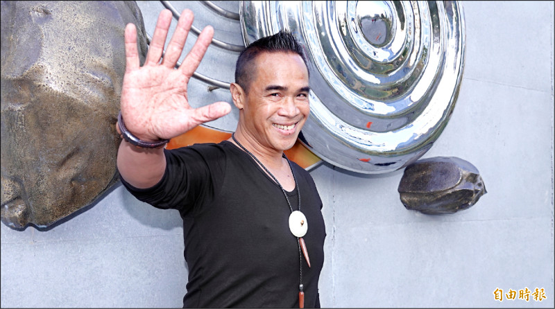 歌手夢卡關27年再重啟 優席夫用母語吟唱音樂使命