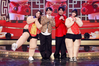 白家綺嚴立婷激戰肉感相撲 裸體丁字褲尺度大開