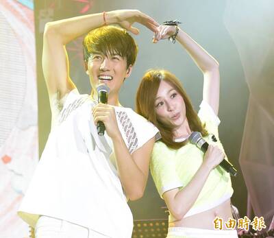 吳克群深夜直奔豪宅爆熱戀！經紀公司沒否認曝光王心凌「下一步」