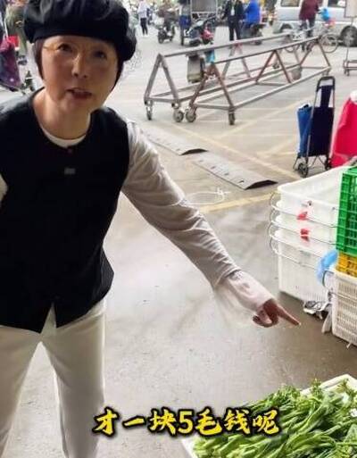 周星馳愛將辦年貨 擁8億身家仍專攻平價食物