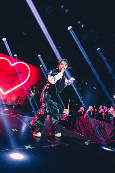 23歲男星兩度被警察帶回 開唱向爸媽道歉了