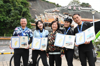 素顏方文琳「單車環島10天」依舊美到被認出!粉絲激動喊「擋泥板女神」