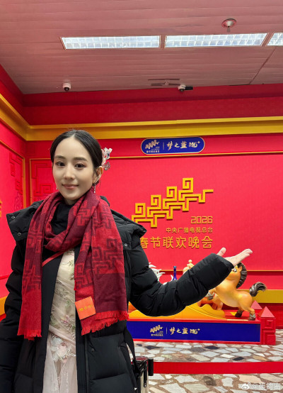 張鈞甯首登春晚激動想哭 後台轉身靠「台灣滷肉飯」救場