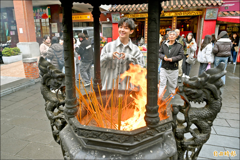 〈人物專訪〉炎亞綸新春拜拜 發爐好兆頭