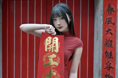 （圖輯）初五紅旗袍開工辣翻天！紫嫣鬆口創業野心 理想型鎖定小狗系男生