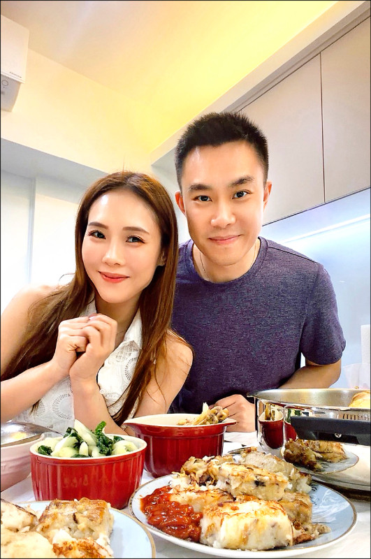 吳申梅豪華盆菜圍爐 回娘家捧場陽光女子